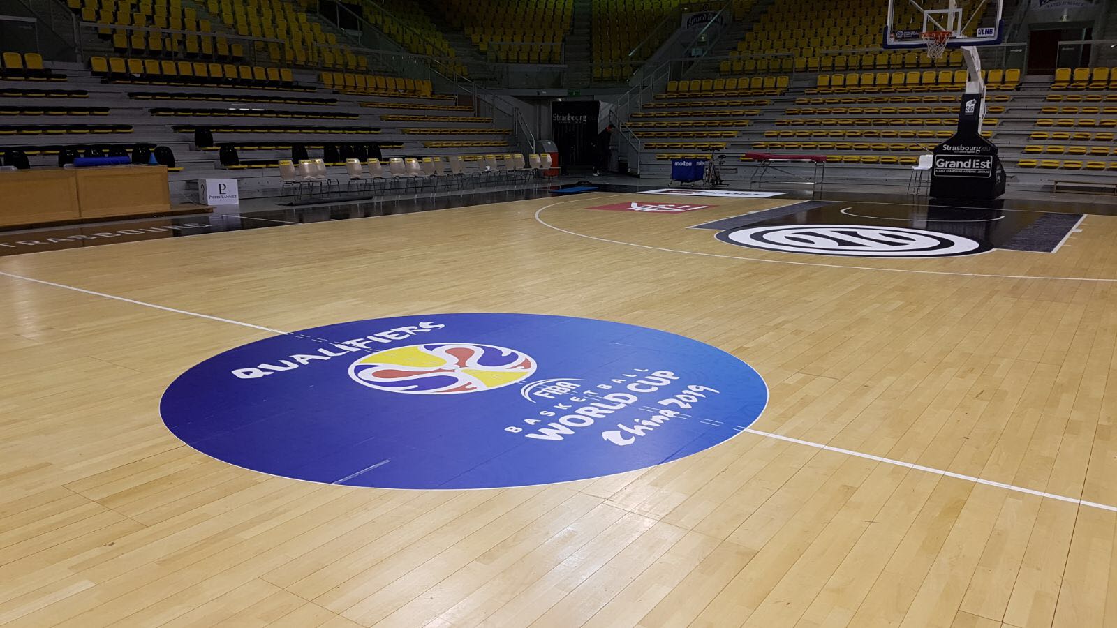 Vinilos para suelos de pabellón de baloncesto
